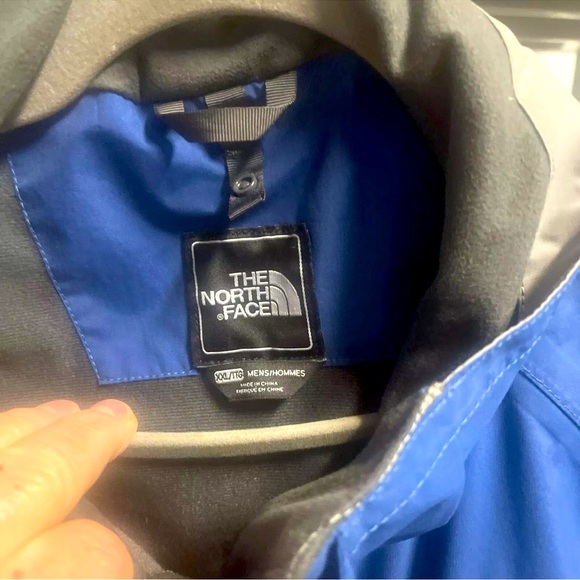 North face Hyvent rain 3/1 outer shell
Heavy Mens xxl blue underarm vented zip - Picture 4 of 13